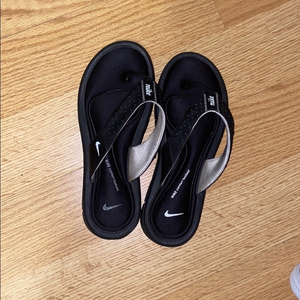 nike flip flops